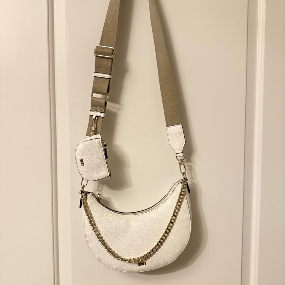 Elegant White Crossbody Bag with Gold Chain